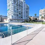 Seaview In Right By The بينالماذينا