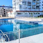 Seaview In Right By The شقة